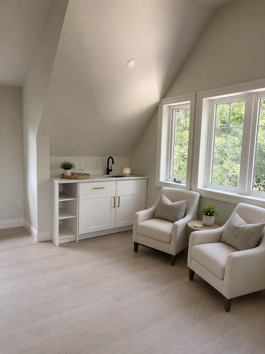 Third-Floor Primary Suite